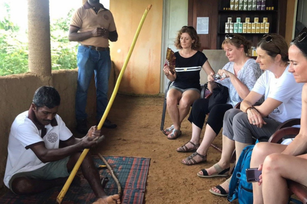 Watch Cinnamon Peeling